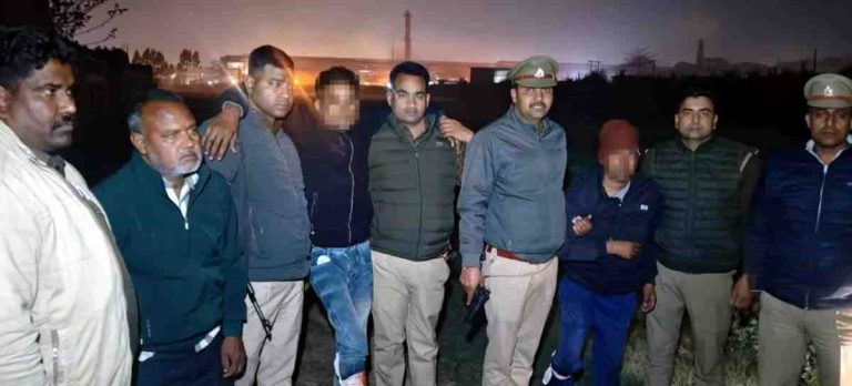 Muzaffarnagar में पुलिस एनकाउंटर: अंतर्राज्यीय चोर गिरोह ध्वस्त, मुठभेड़ में दो बदमाश घायल, भारी नकदी और हथियार बरामद Muzaffarnagar में पुलिस एनकाउंटर: अंतर्राज्यीय चोर गिरोह ध्वस्त, मुठभेड़ में दो बदमाश घायल, भारी नकदी और हथियार बरामद