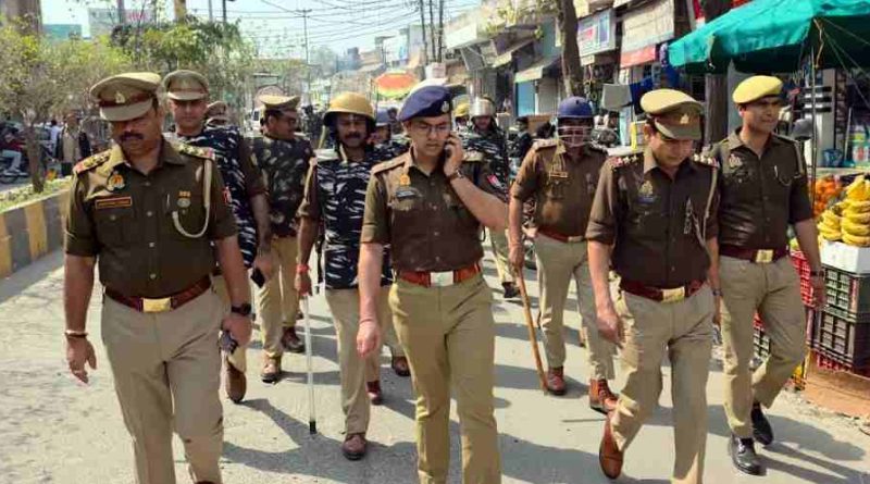 होली और रमजान से पहले Muzaffarnagar में पुलिस का शक्ति प्रदर्शन, संवेदनशील इलाकों में पैदल मार्च होली और रमजान से पहले Muzaffarnagar में पुलिस का शक्ति प्रदर्शन, संवेदनशील इलाकों में पैदल मार्च