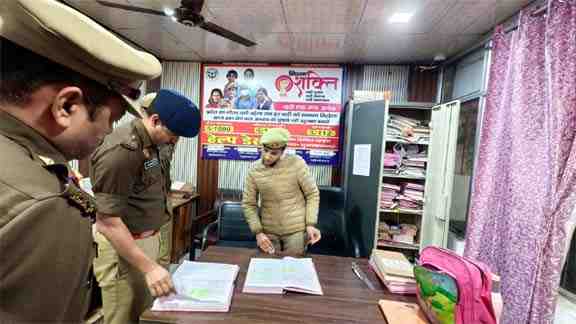 Muzaffarnagar सिविल लाइन थाने में सख्ती का संदेश: एसपी सिटी सत्यनारायण प्रजापत का औचक निरीक्षण, साइबर केस और महिला हेल्प डेस्क पर खास फोकस