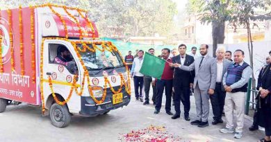 Muzaffarnagar Beti Bachao Beti Padhao प्रदर्शनी वैन का शुभारंभ, योजनाओं की जानकारी अब हर गांव तक