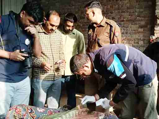 Muzaffarnagar भोपा में दिल दहला देने वाली वारदात: किसान की गला रेतकर हत्या, पिता की रोक-टोक से नाराज़ दो बेटियों ने कबूला जुर्म Muzaffarnagar भोपा में दिल दहला देने वाली वारदात: किसान की गला रेतकर हत्या, पिता की रोक-टोक से नाराज़ दो बेटियों ने कबूला जुर्म