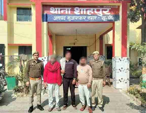 Muzaffarnagar शाहपुर में मंदिर पर हमला: महंत पर जानलेवा वार, मूर्ति खंडित करने वाले तीन आरोपी गिरफ्तार, इलाके में तनाव