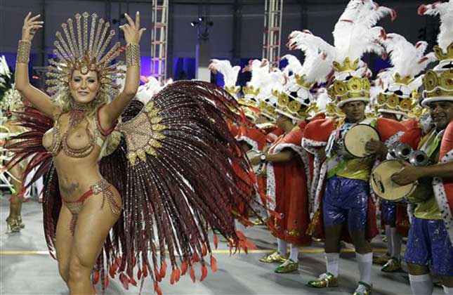 Brazil Carnival, उमड़ा जनसैलाब, टूटेगा रिकॉर्ड:  6.5 करोड़ लोगों की भीड़ और 190 करोड़ का बजट, सांबा की धुन पर थिरकी दुनिया