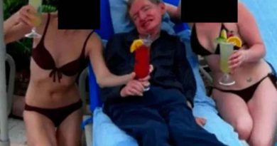 Jeffrey Epstein की वायरल तस्वीर पर Stephen Hawking परिवार का स्पष्टीकरण, देखभाल करने वाली केयरगिवर थीं महिलाएं
