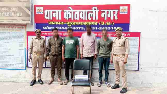 Muzaffarnagar में अवैध पशु तस्करी का भंडाफोड़: पुलिस ने 14 पशुओं से भरी दो पिकअप पकड़ी, चार आरोपी गिरफ्तार