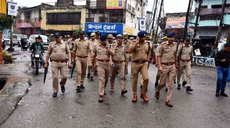 Muzaffarnagar में अलविदा जुमे पर हाई अलर्ट: एसएसपी ने किया फ्लैग मार्च, ईदगाह निरीक्षण, शांति से अदा हुई नमाज Muzaffarnagar में अलविदा जुमे पर हाई अलर्ट: एसएसपी ने किया फ्लैग मार्च, ईदगाह निरीक्षण, शांति से अदा हुई नमाज