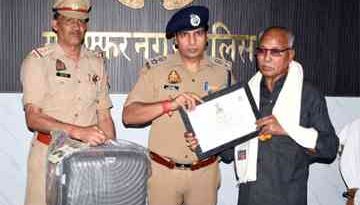 Muzaffarnagar Police Retirement Ceremony: एसएसपी संजय कुमार वर्मा ने सेवानिवृत्त पुलिसकर्मियों को सम्मानित कर दी भावुक विदाई