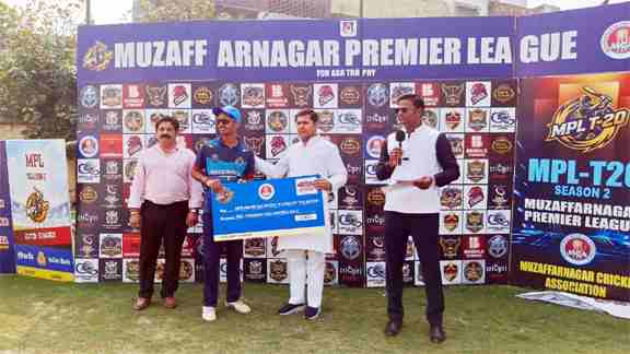 Muzaffarnagar प्रीमियर लीग-2 में रोमांचक मुकाबला: मेडिकल मेवरिक्स ने देव भूमि रॉयल्स को 2 विकेट से हराया