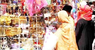 ईद से पहले Muzaffarnagar बाजारों में उमड़ा सैलाब! खरीदारी की धूम, दुकानदारों के खिले चेहरे