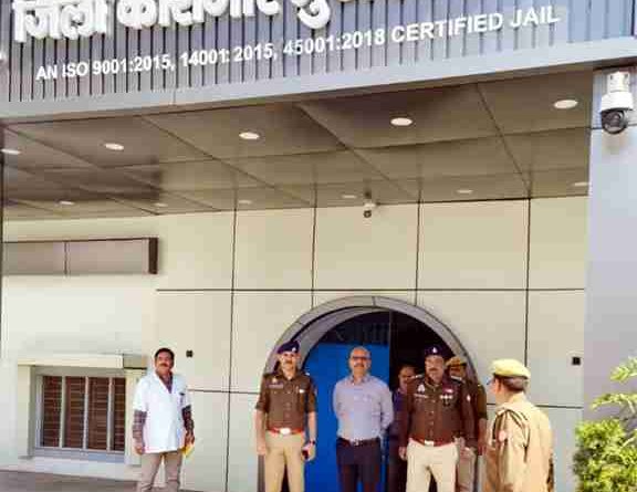 Muzaffarnagar Jail Inspection: डीएम उमेश मिश्रा और एसपी सिटी सत्यनारायण प्रजापत का जिला कारागार में औचक निरीक्षण, सुरक्षा व सुविधाओं की गहन समीक्षा