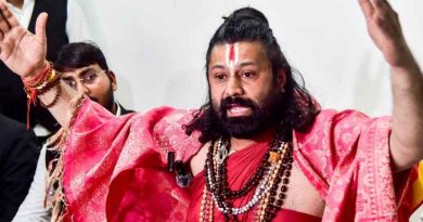 रीवा एक्सप्रेस में सनसनीखेज हमला: शंकराचार्य पर केस दर्ज कराने वाले Ashutosh Brahmachari पर धारदार हथियार से वार, टॉयलेट में छिपकर बचाई जान