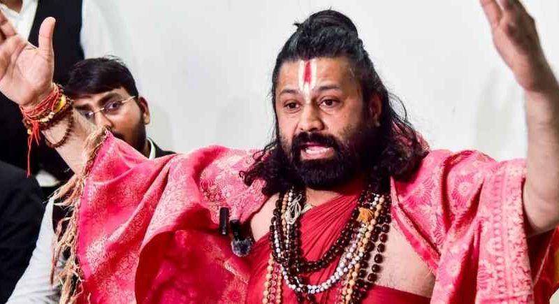 रीवा एक्सप्रेस में सनसनीखेज हमला: शंकराचार्य पर केस दर्ज कराने वाले Ashutosh Brahmachari पर धारदार हथियार से वार, टॉयलेट में छिपकर बचाई जान