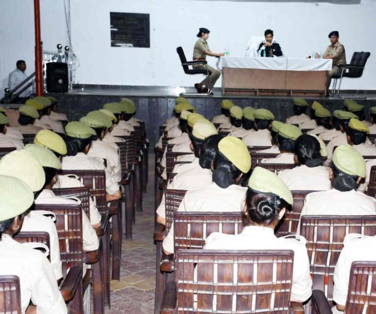 Muzaffarnagar Police: नई तैनाती प्राप्त महिला आरक्षियों को एसएसपी संजय कुमार वर्मा ने दिए जनसेवा और मिशन शक्ति से जुड़े विशेष निर्देश