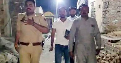 Muzaffarnagar- पिनना गांव में 15 लाख की कथित डकैती से सनसनी, पुलिस को कहानी पर शक—परिवारिक विवाद बना जांच का केंद्र Muzaffarnagar- पिनना गांव में 15 लाख की कथित डकैती से सनसनी, पुलिस को कहानी पर शक—परिवारिक विवाद बना जांच का केंद्र