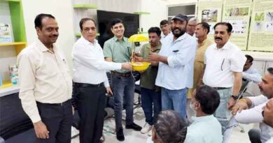 Muzaffarnagar News: इंडियन पोटाश लिमिटेड रोहाना कलां की पहल—गन्ना किसानों को 1500 लाइट ट्रैप वितरित, कीट नियंत्रण पर विशेष बैठक