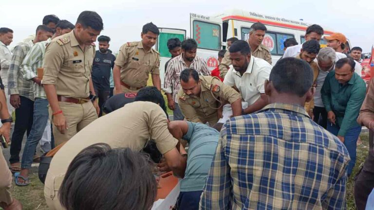 Muzaffarnagar Road Accident: तेज रफ्तार स्कूल बस की टक्कर से उजड़ा पूरा परिवार, पिता-बेटे-बेटी की मौत, मां जिंदगी से जंग लड़ रही