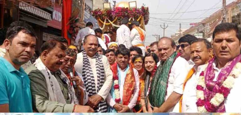  Balaji Jayanti Shobha Yatra: स्वर्ण रथ पर विराजे भगवान श्री बालाजी, हजारों श्रद्धालुओं के साथ Muzaffarnagar शहर बना भक्तिमय