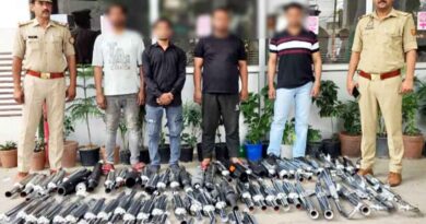 Muzaffarnagar News: मॉडिफाइड साइलेंसर पर बड़ी कार्रवाई—सिविल लाइन पुलिस ने 70 अवैध साइलेंसर के साथ 4 आरोपी दबोचे