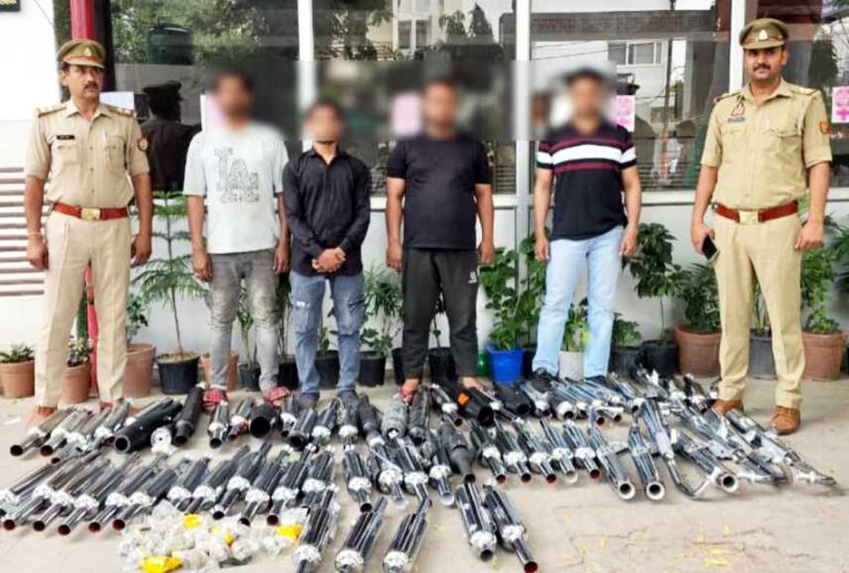 Muzaffarnagar News: मॉडिफाइड साइलेंसर पर बड़ी कार्रवाई—सिविल लाइन पुलिस ने 70 अवैध साइलेंसर के साथ 4 आरोपी दबोचे