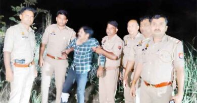 Muzaffarnagar: मीरापुर में गैंगस्टर नजर अब्बास मुठभेड़ में घायल गिरफ्तार, बिना नंबर प्लेट स्प्लेंडर बाइक और अवैध हथियार बरामद