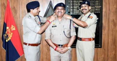 Muzaffarnagar Dsp Promotion: निरीक्षक लक्ष्मण वर्मा और विश्वजीत बने डीएसपी, एसएसपी संजय कुमार वर्मा ने कंधों पर स्टार लगाकर किया सम्मान