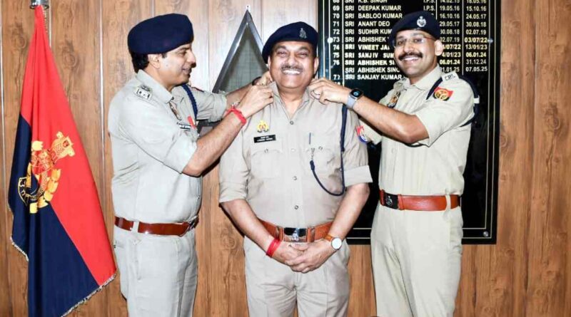 Muzaffarnagar Dsp Promotion: निरीक्षक लक्ष्मण वर्मा और विश्वजीत बने डीएसपी, एसएसपी संजय कुमार वर्मा ने कंधों पर स्टार लगाकर किया सम्मान