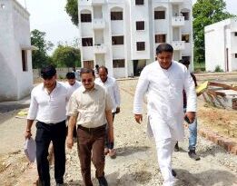 Muzaffarnagar सीएमओ डॉ. सुनील तेवतिया ने निर्माणाधीन सामुदायिक स्वास्थ्य केंद्र रोहाना का किया निरीक्षण, समयबद्ध निर्माण के दिए निर्देश