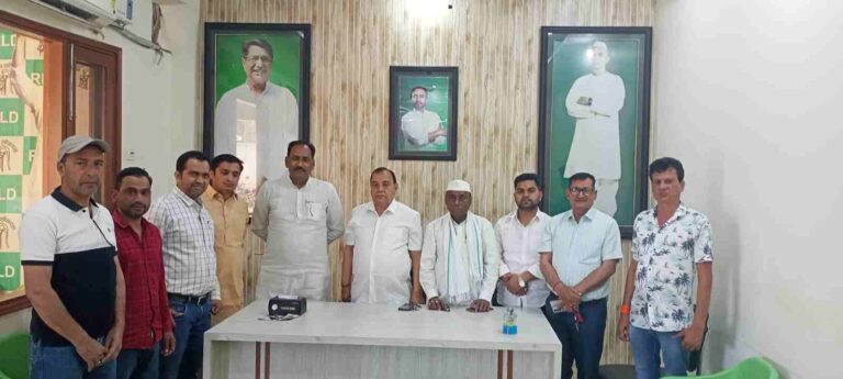 Muzaffarnagar: जयंत चौधरी और मुख्यमंत्री योगी आदित्यनाथ के प्रस्तावित आगमन से पहले रालोद कार्यालय में रणनीतिक बैठक, शक्ति प्रदर्शन की तैयारी तेज