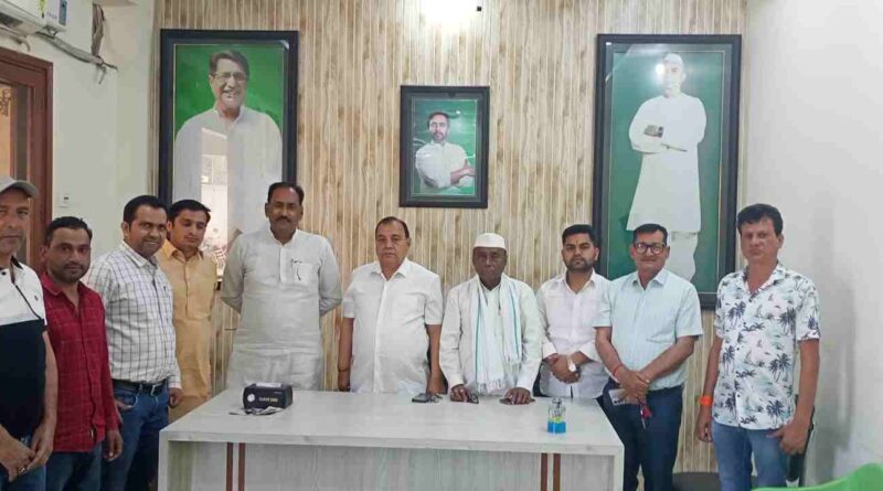 Muzaffarnagar: जयंत चौधरी और मुख्यमंत्री योगी आदित्यनाथ के प्रस्तावित आगमन से पहले रालोद कार्यालय में रणनीतिक बैठक, शक्ति प्रदर्शन की तैयारी तेज