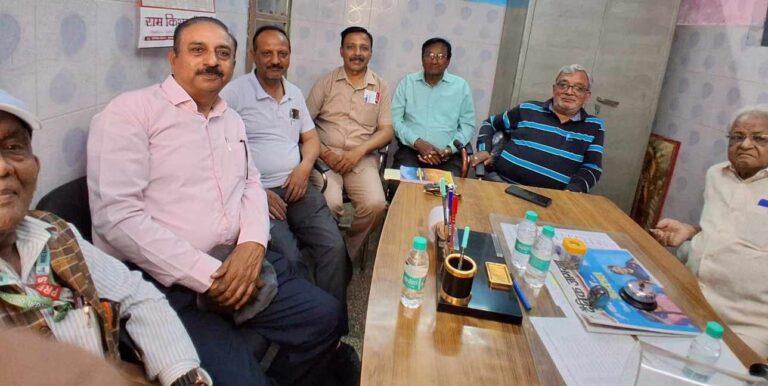 Muzaffarnagar: श्री वैश्य कुटुम्ब सेवा समिति ने तीन जरूरतमंद बच्चों को लिया गोद, पूरे वर्ष की फीस, यूनिफॉर्म और स्टेशनरी की जिम्मेदारी उठाई