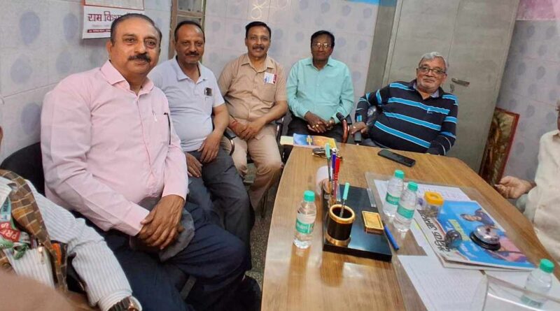 Muzaffarnagar: श्री वैश्य कुटुम्ब सेवा समिति ने तीन जरूरतमंद बच्चों को लिया गोद, पूरे वर्ष की फीस, यूनिफॉर्म और स्टेशनरी की जिम्मेदारी उठाई