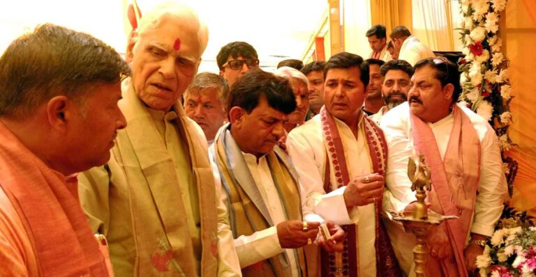 Muzaffarnagar News: भगवान परशुराम जन्मोत्सव पर टाउन हॉल से निकली भव्य शोभायात्रा, हजारों श्रद्धालुओं की सहभागिता