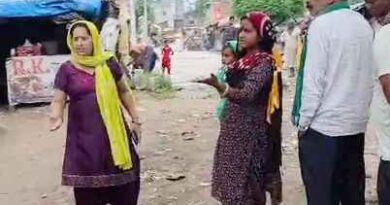 Muzaffarnagar: सड़क किनारे मिला 52 वर्षीय व्यक्ति का शव, पोस्टमार्टम से परिजनों का इनकार—पुलिस ने बिना कार्रवाई सौंपा शव