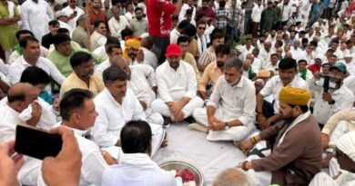 Muzaffarnagar-तितावी नसीरपुर शोकसभा में उमड़ा जनसैलाब: बृजभूषण शरण सिंह पहुंचे श्रद्धांजलि देने, सपा में जाने की अटकलों पर शायराना जवाब