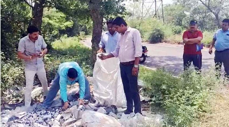 Muzaffarnagar में कूड़े के ढेर पर मिली सरकारी दवाइयों की खेप, स्वास्थ्य विभाग में मचा हड़कंप, जांच शुरू 1 Muzaffarnagar News