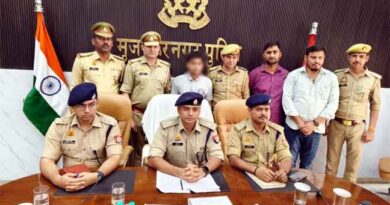 Muzaffarnagar एनकाउंटर: पुलिस पर फायरिंग कर भाग रहे बदमाश को गोली लगी, एक फरार—बिना नंबर स्कूटी और तमंचा बरामद