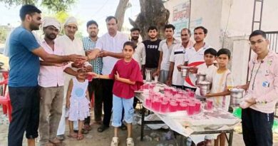 भीषण गर्मी में समाजसेवियों ने पेश की इंसानियत की मिसाल, Muzaffarnagar भोकरहेड़ी-मोरना मार्ग पर हजारों राहगीरों को पिलाया ठंडा शरबत 7 Muzaffarnagar News