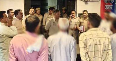 Muzaffarnagar: सिखेड़ा थाने में हिस्ट्रीशीटरों की विशेष बैठक, पुलिस की दो टूक चेतावनी—अपराध की ओर लौटे तो होगी कड़ी कार्रवाई