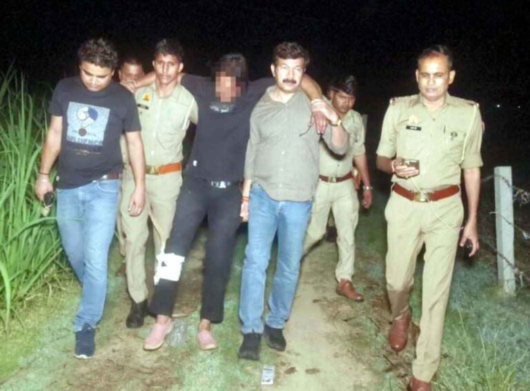 Muzaffarnagar में पुलिस-मुठभेड़ के बाद युवती अपहरण मामले का आरोपी गिरफ्तार, पैर में गोली लगने के बाद दबोचा गया शाहरुख उर्फ मोनू 1 Muzaffarnagar News