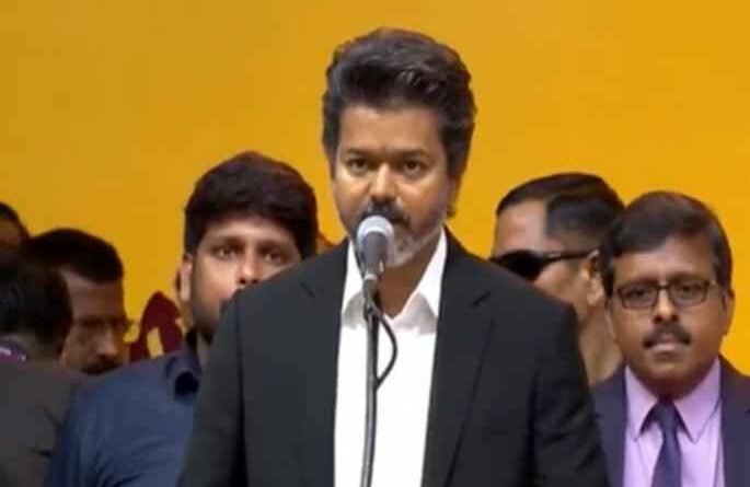 Thalapathy Vijay बने तमिलनाडु के नए मुख्यमंत्री, शपथ ग्रहण समारोह में उमड़ा सितारों और नेताओं का जमावड़ा Thalapathy Vijay बने तमिलनाडु के नए मुख्यमंत्री, शपथ ग्रहण समारोह में उमड़ा सितारों और नेताओं का जमावड़ा