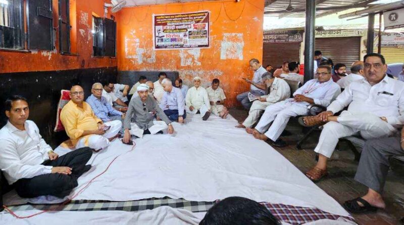 Muzaffarnagar तहसील में ई-पंजीकरण व्यवस्था के खिलाफ अधिवक्ताओं का जोरदार प्रदर्शन, ‘पासपोर्ट मॉडल’ पर संपत्ति पंजीकरण का किया विरोध 1 Muzaffarnagar News