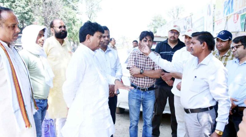 अपनी ही सरकार, अपने ही अफसर और अपना ही अल्टीमेटम! श्रीराम कॉलेज Muzaffarnagar रोड पर मंत्री कपिल देव फिर नाराज़ 1 Muzaffarnagar News