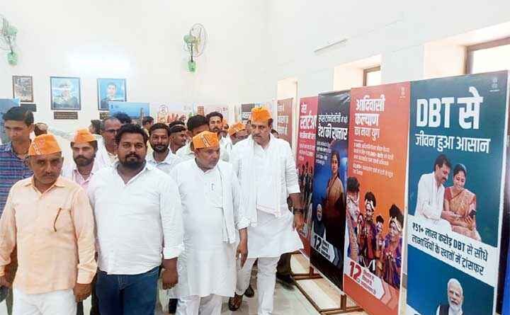 Muzaffarnagar में विकास की तस्वीरों से सजी प्रदर्शनी: केंद्र के 12 वर्ष और प्रदेश सरकार के 9 वर्ष की उपलब्धियों का हुआ भव्य प्रदर्शन 1 Muzaffarnagar News