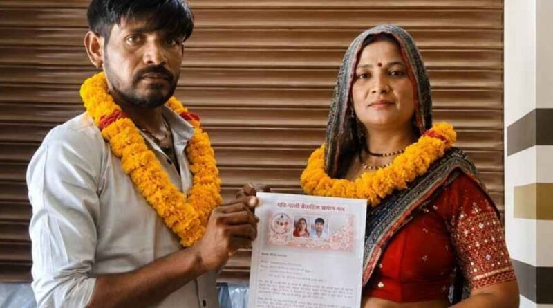 Kanpur में रिश्तों की अनोखी कहानी: दामाद ने सास से की कोर्ट मैरिज, वायरल वीडियो ने मचाई सनसनी 2 Kanpur-Saas-Damad-Story-Son-In-Law-Did-Marriage-With-Mother-In-Law
