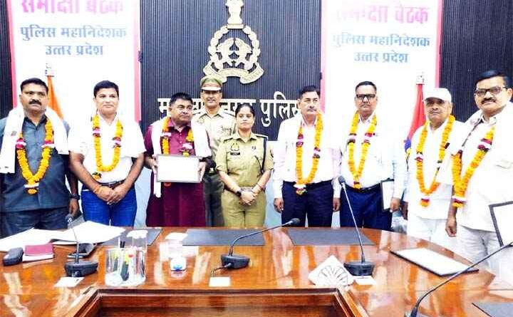 Muzaffarnagar पुलिस में भावुक पल: वर्षों की निष्कलंक सेवा के बाद 7 पुलिसकर्मियों को सम्मानपूर्वक दी गई विदाई, एसपी क्राइम इन्दु सिद्धार्थ ने किया सम्मानित 1 Muzaffarnagar News