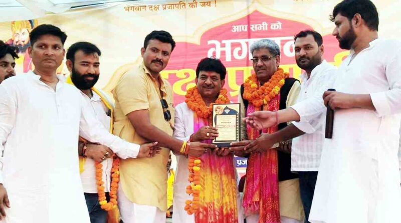 Muzaffarnagar में श्रद्धा और संस्कृति का भव्य संगम: भगवान दक्ष प्रजापति जयंती पर निकली विशाल शोभायात्रा, मंत्री कपिल देव अग्रवाल ने चलाया चाक 1 Muzaffarnagar News