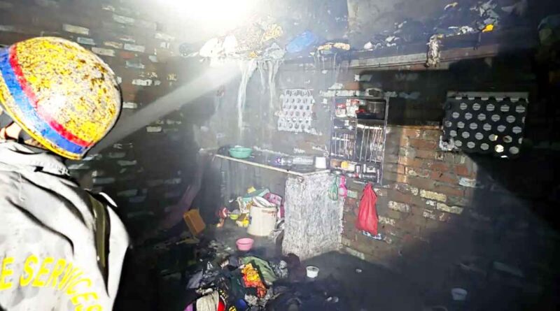 Muzaffarnagar में आधी रात भीषण अग्निकांड: बेटी की शादी का पूरा सामान, नकदी और जेवर राख; खालापार में मची अफरा-तफरी 1 Muzaffarnagar News