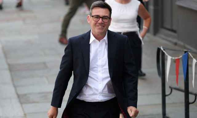 ब्रिटेन को मिला नया प्रधानमंत्री: Andy Burnham ने संभाली कमान, कीर स्टारमर ने दिया इस्तीफा 1 Andy Burnham