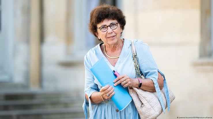France में कृषि बिल पर सियासी भूचाल: पर्यावरण मंत्री Monique Barbu ने दिया इस्तीफा, प्रतिबंधित कीटनाशकों को मंजूरी पर सरकार घिरी 1 France Environment Minister Monique Barbu