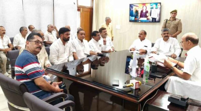 जनता इंटर कॉलेज भोपा की 500 बीघा दान भूमि पर अवैध कब्जे का मामला गरमाया, Muzaffarnagarडीएम उमेश मिश्रा से मिले जाट महासभा के पदाधिकारी 1 Jat Mahasabha Meets Dm Umesh Mishra Seeking Action